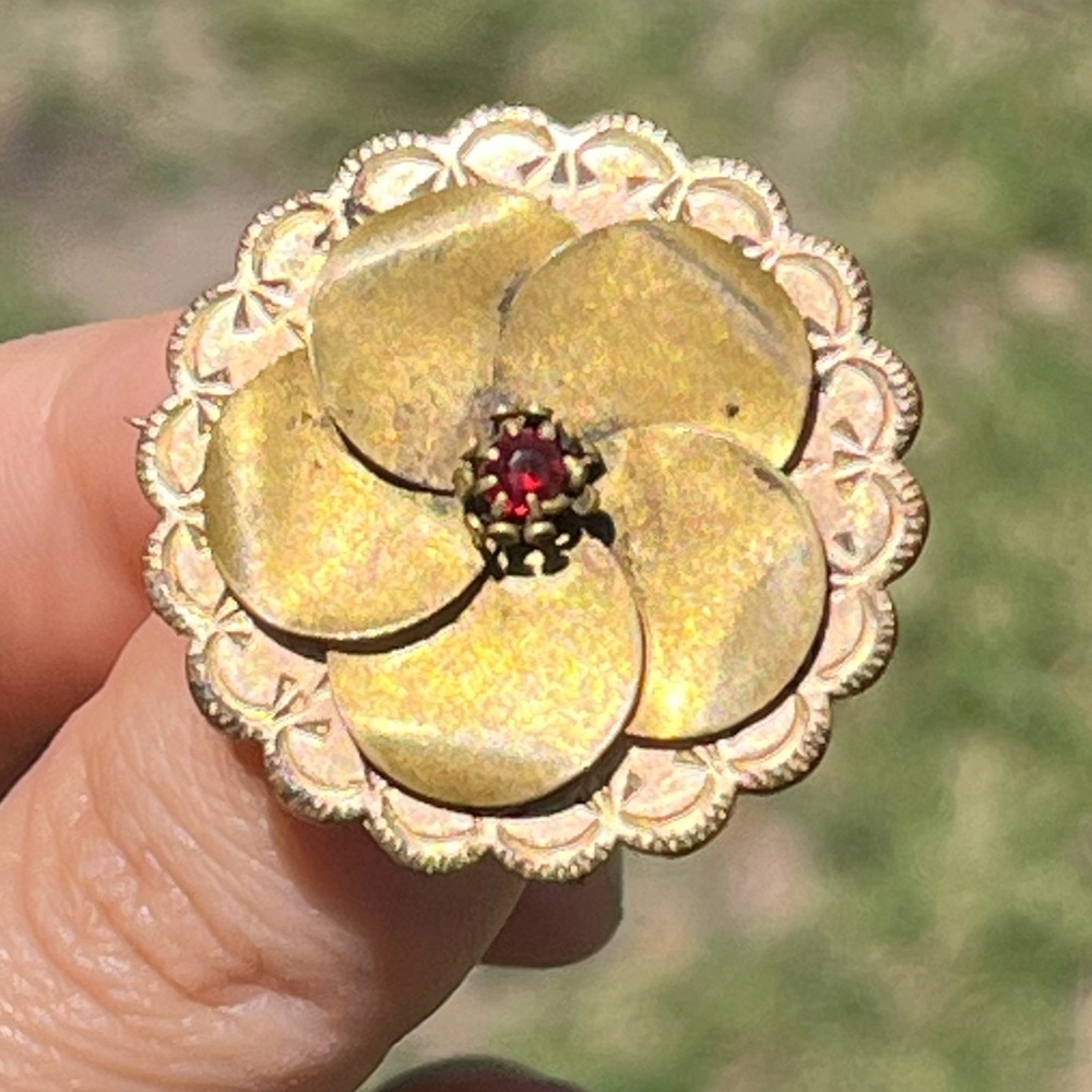 Antique Victorian 10K Gold Rolled Flower Pendant Brooch C Clasp Red Stone Tested